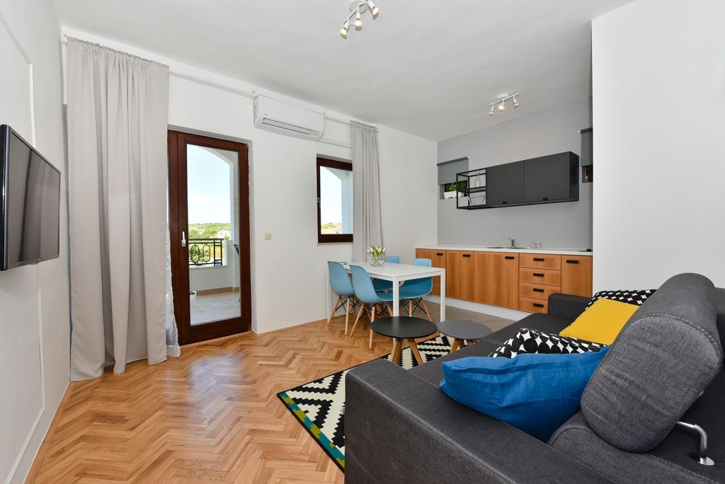 Mediterraneo Garden Apartments Petrcane Exterior foto