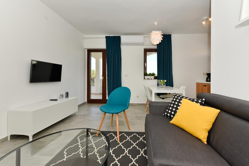 Mediterraneo Garden Apartments Petrcane Exterior foto